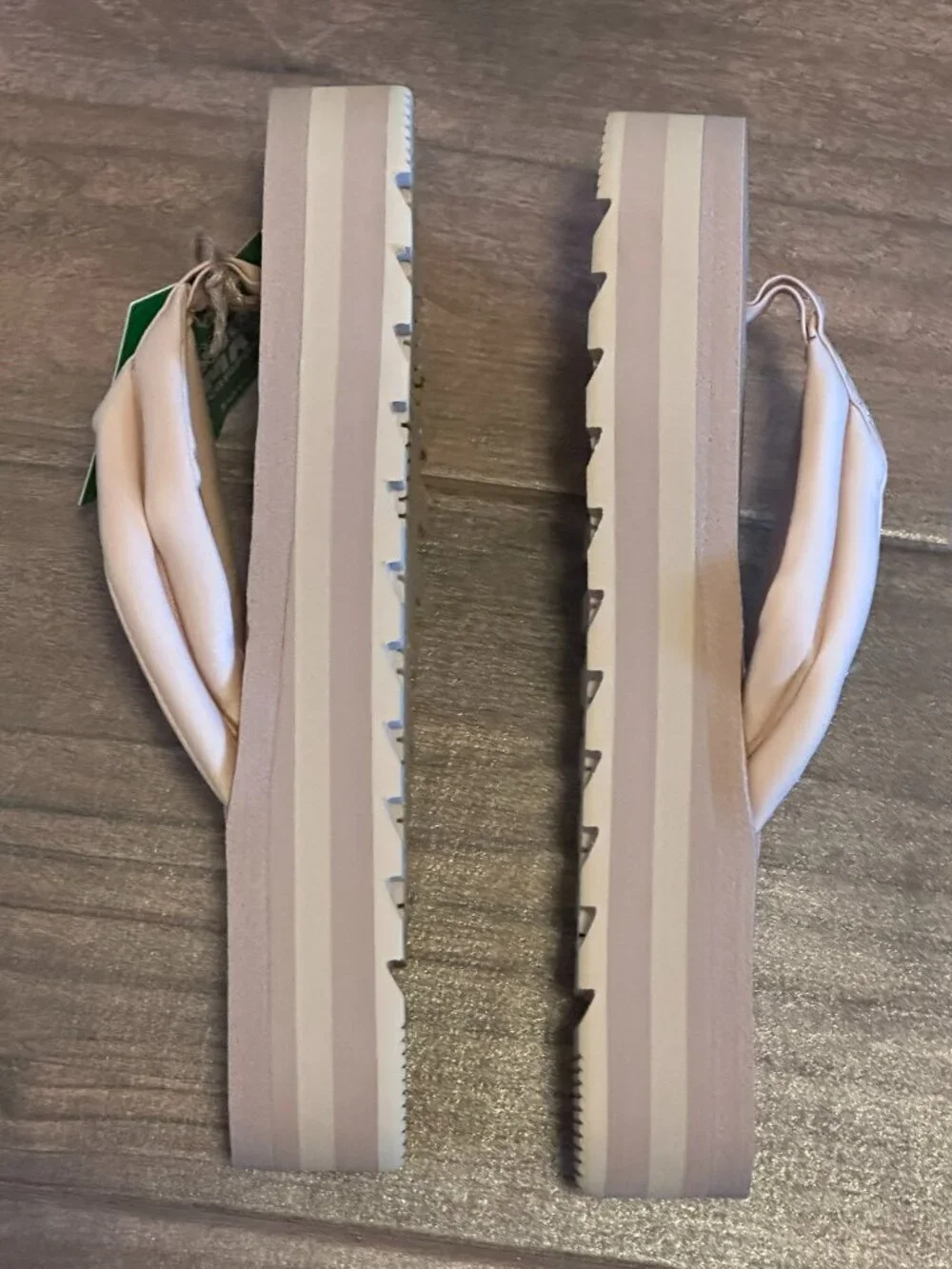 NWT Sanuk Size 10 Women's Yoga Puff-n-Stuff Platform Memory Foam Flip Flops